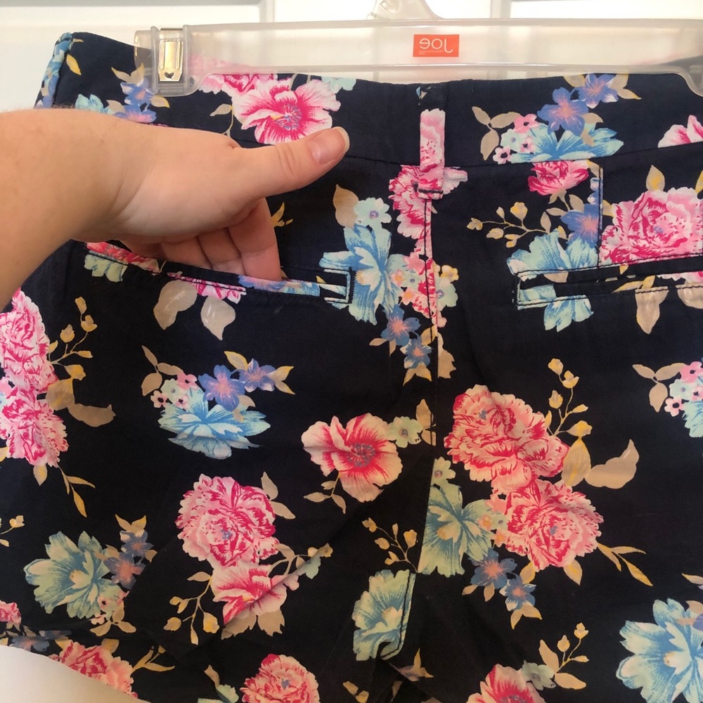 Floral Patterned Shorts - Picture 4 of 5